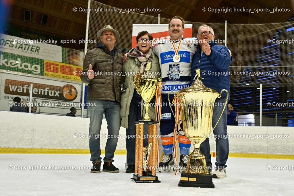 ESC Sparkasse Steindorf Meister 2025/26 | #64 Stichauner Fabian ESC Steindorf mit Familie, ESC Sparkasse Steindorf Meister 2025/26, ESC Sparkasse Steindorf Meister 2025/26 am 08.03.2026 in Althofen (Stadthalle Althofen), Austria, (Photo by Bernd Stefan)