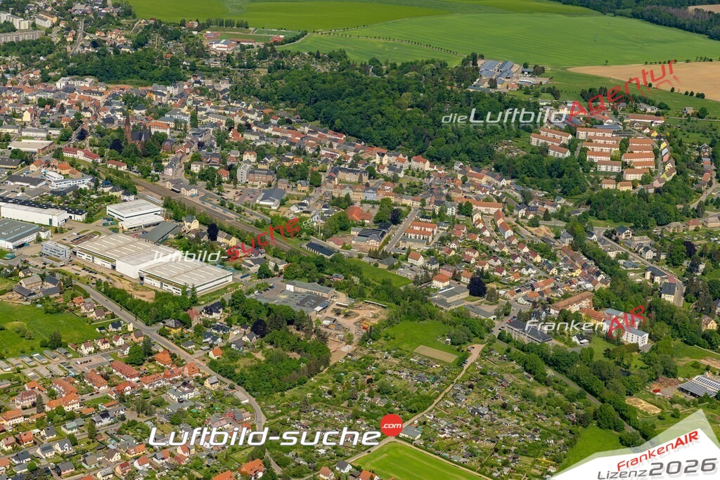 Das Luftbild der Stadt Hainichen wurde 2022 vom Flugzeug heraus erstellt (keine Drohnen-Aufnahmen) Aufnahmehöhe ca.450 Meter- hohe Bildauflösung und Druck-Qualität. Garantiert!