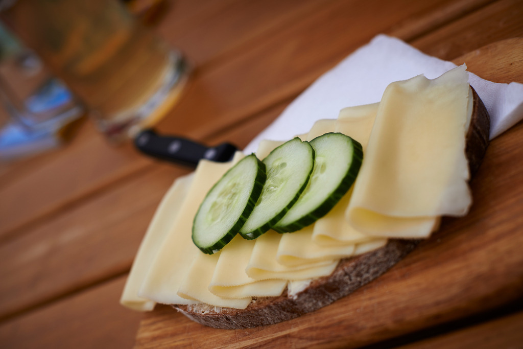 Belegtes Kaesebrot mit Gurken | Reinsberg, Austria - August 14, 2013: Belegtes Kaesebrot mit Gurken. - Realisiert mit Pictrs.com