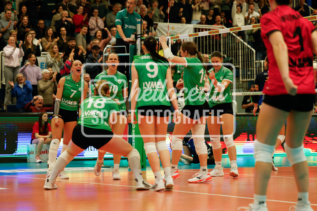 Volleyball I Frauen I Saison 2025-2026 I Bundesliga I 17. Spieltag I USC Münster - VfB Suhl LOTTO Thüringen I 07.02.2026-33 | Elena Kömmling (7, USC Münster) Diane Seybering (18, USC Münster) Amelie Strothoff (10, USC Münster) Emilia Jordan (9, USC Münster) Brianna Ford (14, USC Münster)  - Realisiert mit Pictrs.com