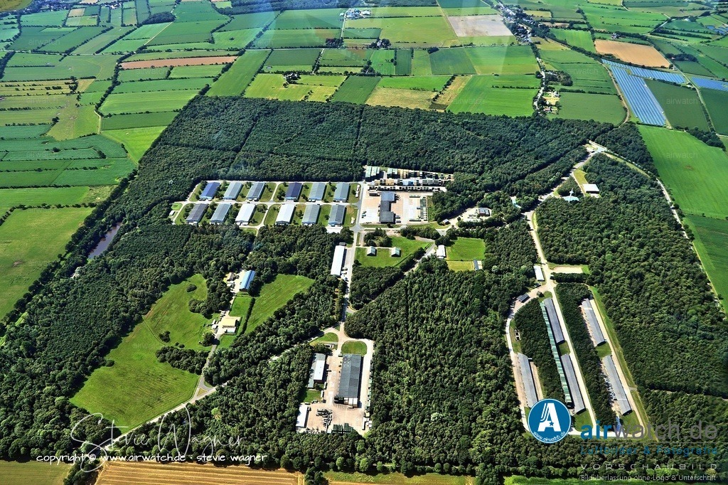 Luftbild Depot in Wester-Ohrstedt  | Fakten zum Materiallager:Funktion: Sammel-, Reinigungs-, Reparatur- und Ausgabestelle für mobiles Material für Auslandseinsätze und Inlandseinsätze der Bundeswehr.Größe: Etwa 120 Hektar große Fläche mit vielen Containern.Bedeutung: Wichtige logistische Drehscheibe, auch für große Einsätze wie den in Afghanistan oder den Umbau des Camp Erbil im Irak. 