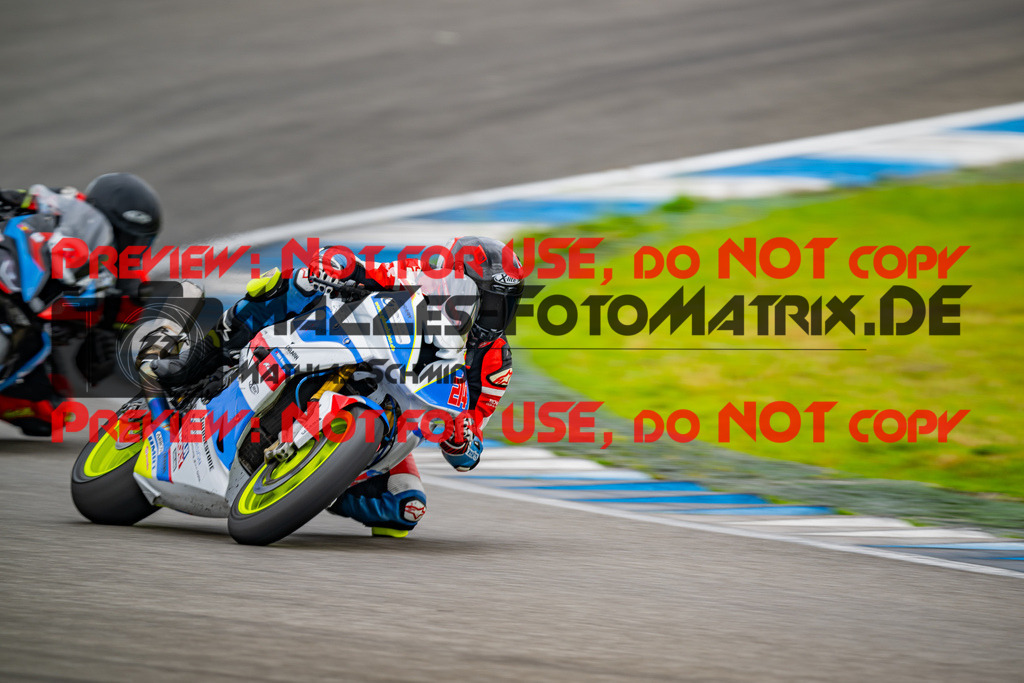 MaZZes_FotoMatrix_240701_6007705_6657 | WEISS