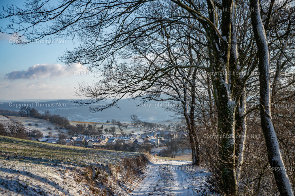 Winter_Schnee_Winterkasten_Fotografie_Thomas-Neu-14 | Winterliche Landschaft bei Winterkasten nahe Lindenfels: Raureif und Schnee überziehen Felder und Wiesen an einem klaren Wintertag im Odenwald.Foto: Thomas Neu
