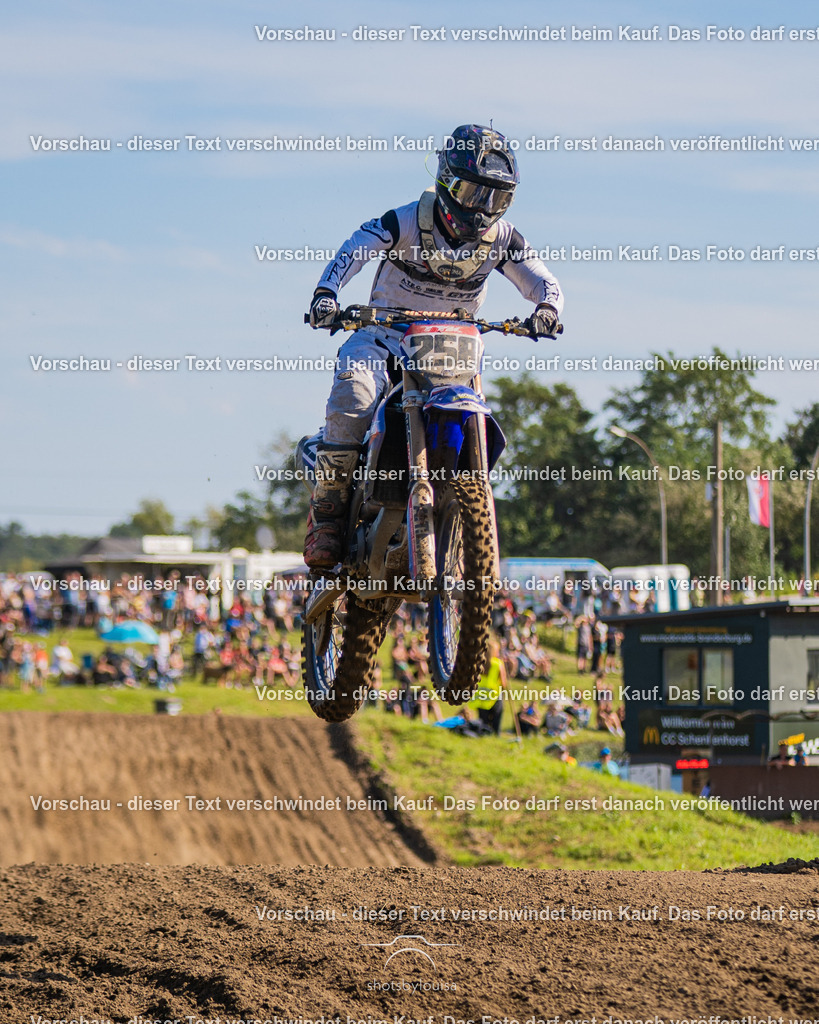09_21_LM_Schenkenhorst-9201 | Sportfotografin aus Berlin-Brandenburg mit Fokus auf Motocross. Ich halte deine sportliche Leistung und echte Emotionen auf und neben der Strecke professionell fest. Entdecke die Fotos von deinem Rennen und bestelle sie direkt hier im Shop.