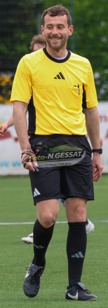 SV Enger-Westerenger - TuS Bruchmühlen | Auf dem Bild zu sehen: Schiedsrichter: Benedikt Paweltzik SV Enger-Westerenger, TuS Bruchmühlen, Saison 25/26, Kreisliga A, Enger, Deutschland - Realisiert mit Pictrs.com