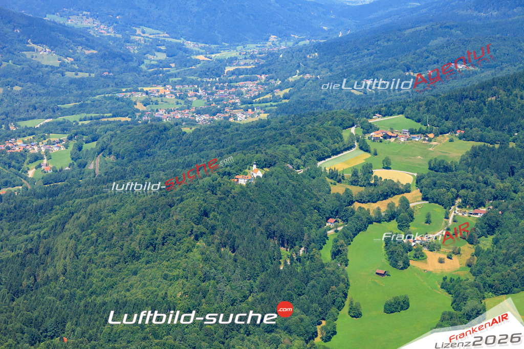 Die Luftaufnahme Ulrichsberg - Grafling wurde vom UL-Flugzeug (keine Drohne) aus fotografiert.Hohe Druck- Auflösung-die Geschenkidee!