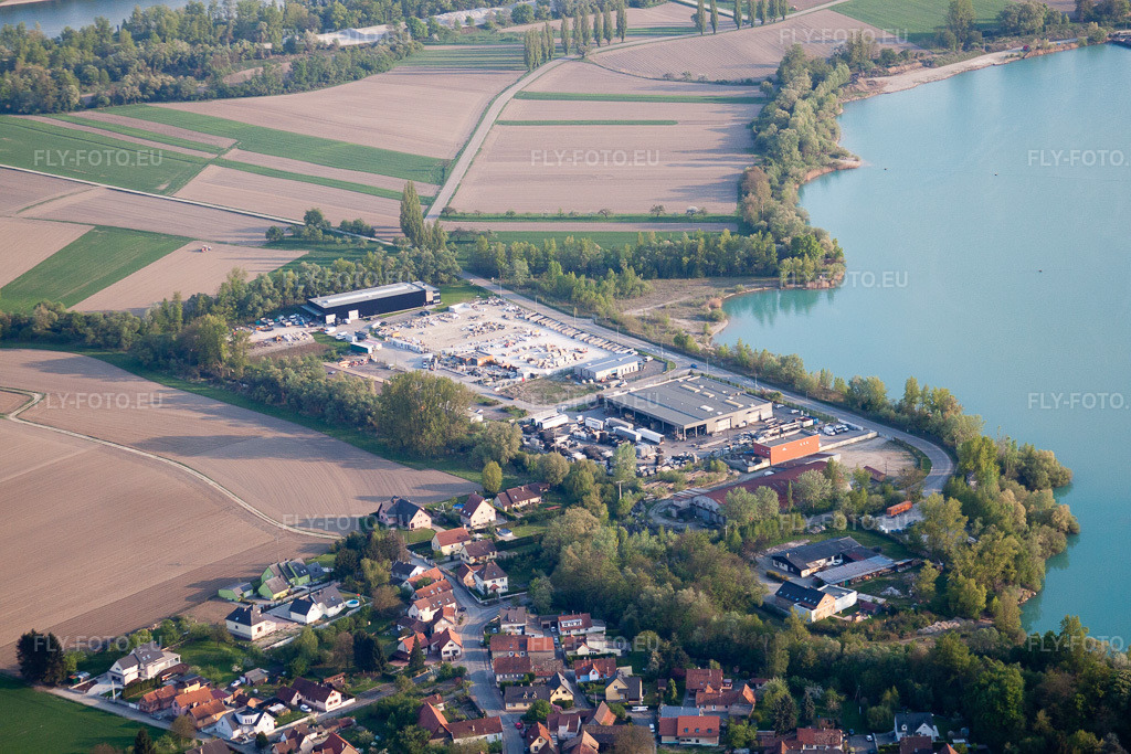 Vue aérienne: Commerce de pierres naturelles Heinrich Pierres Naturelles à Offendorf dans le département Bas Rhin, France – .Photo: IMG_39544.jpg prise le 14/04/2011 par Werner Riehm/FLY-FOTO.eu – Résolution de l'original: 4752 x 3168 px – Heinrich Pierres Naturelles