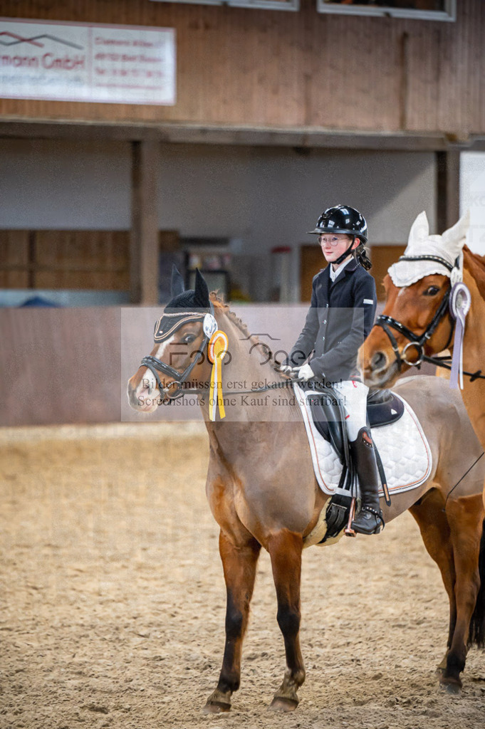 Hallenreittunier Voxtrup 2023 | Entdecke hochwertige Reitturnierfotos von Foto Oger. Professionell, emotional und authentisch – jetzt Lieblingsmomente im Shop bestellen.Deutschlandweite Turnierfotografie. - Realisiert mit Pictrs.com
