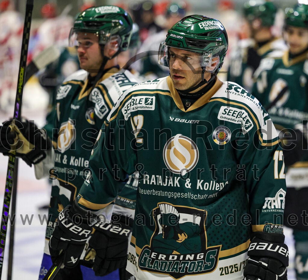 2025-09-12_205_TSV_Erding_gegen_EV_Landshut | Erding, Deutschland, 12.09.2025:Eishockey, Oberliga Süd 2025 / 2026, Testspiel, TSV Erding gegen EV Landshut, Endergebnis: 4:6Thomas Brandl (Erding Gladiators, #12)Foto: Christian Riedel / fotografie-riedel.net