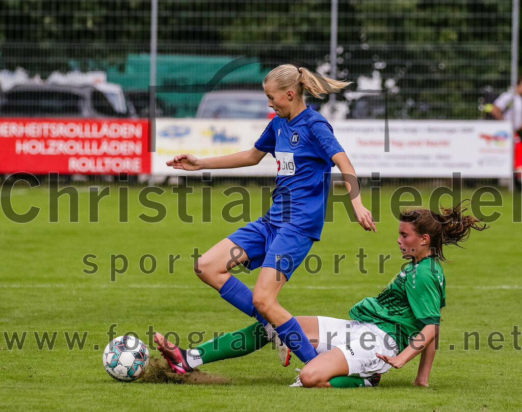 2023-10-07_074_FC_Forstern_gegen_Karlsruher_SC | Forstern, Deutschland, 07.10.2023:
Fußball, B-Juniorinnen-Bundesliga Süd 2023 / 2024, 4. Spieltag, FC Forstern gegen Karlsruher SC, Endergebnis: 1:1

Franka Orlovius (Karlsruher SC, #5), Olivia Trauttmansdorff (FC Forstern, #10)

Foto: Christian Riedel / fotografie-riedel.net