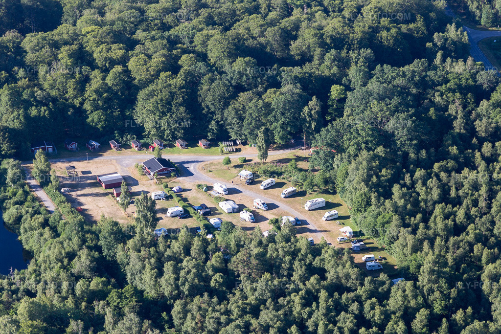 Aerial view: View of the town in Torne in the state Kronoberg, Sweden. – Photo: IMG_108180.jpg taken on 06/28/2018 by Werner Riehm/FLY-FOTO.com – Resolution of the original: 5472 x 3648 px