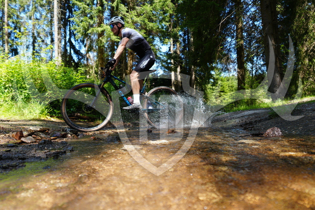 FC604803 | Fotogalerie der Treibjagd im Dunkelwald - Dein MTB Etappenrennen im Erzgebirge - Realisiert mit Pictrs.com