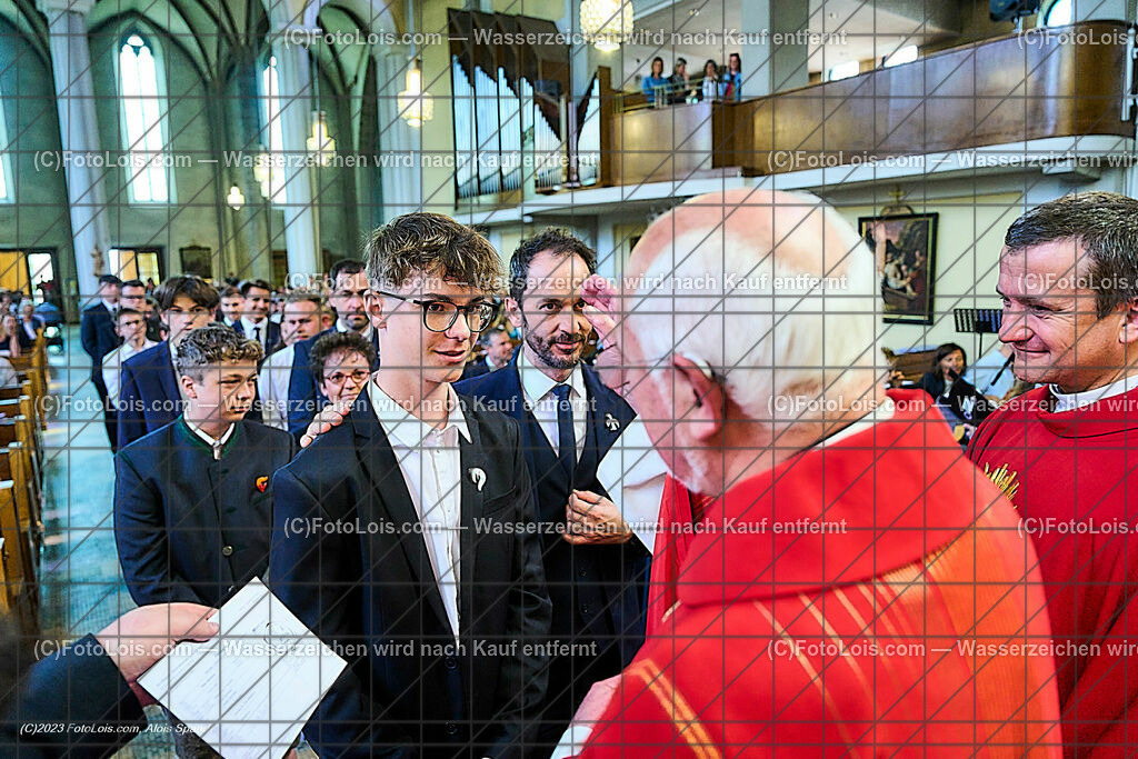 ALP2417_Pfarrfirmung Wieselburg_Sakrament der Firmung | (C)FotoLois.com, Alois Spandl, Pfarrfirmung in Wieselburg mit Firmspender Eduard Gruber (ehemaliger Generalvikar der Diözese St. Pölten), Sa 3. Juni 2023.