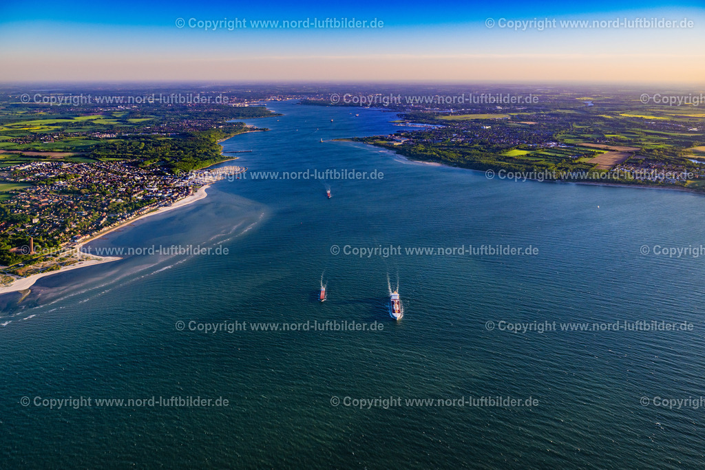 Kiel_Kieler_Förde_ELS_2344150524 | STRANDE 15.05.2024 Wasseroberfläche an der Meeres- Küste in der Kieler Förde zwischen Holtenau und Laboe im Bundesland Schleswig-Holstein, Deutschland. // Water surface on the sea coast in the Kiel Fjord between Holtenau and Laboe in the state Schleswig-Holstein, Germany. Foto: Martin Elsen
