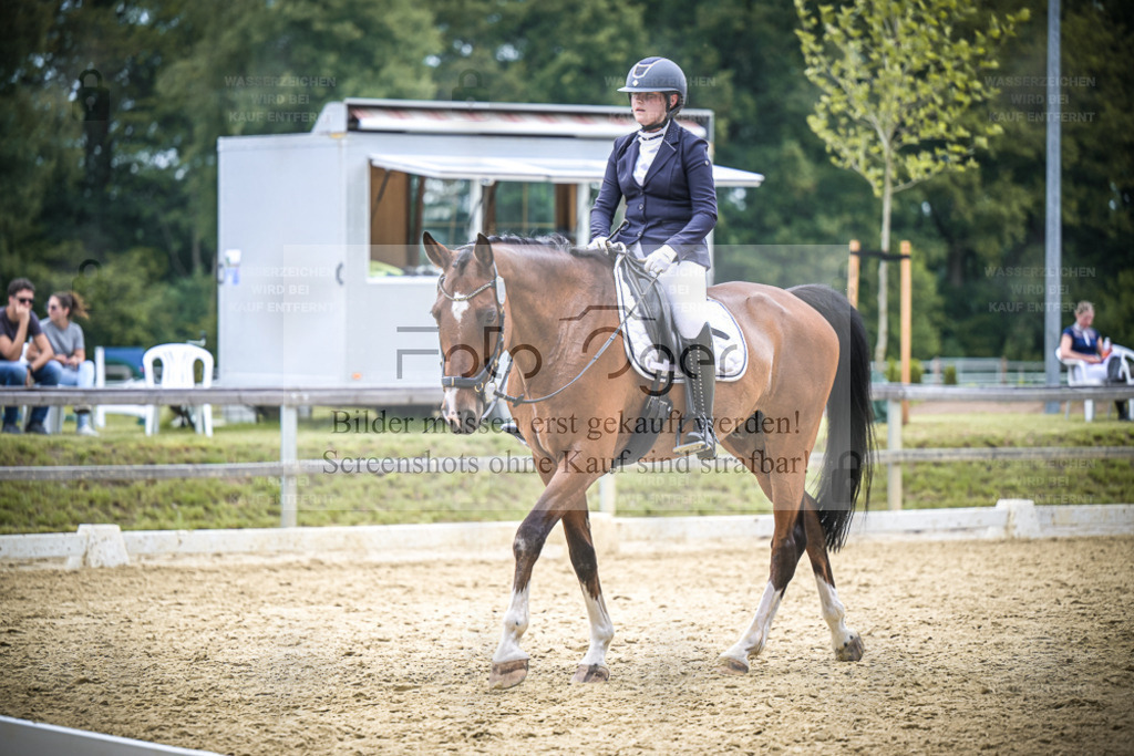 DOS_9482 | Entdecke hochwertige Reitturnierfotos von Foto Oger. Professionell, emotional und authentisch – jetzt Lieblingsmomente im Shop bestellen. - Realisiert mit Pictrs.com