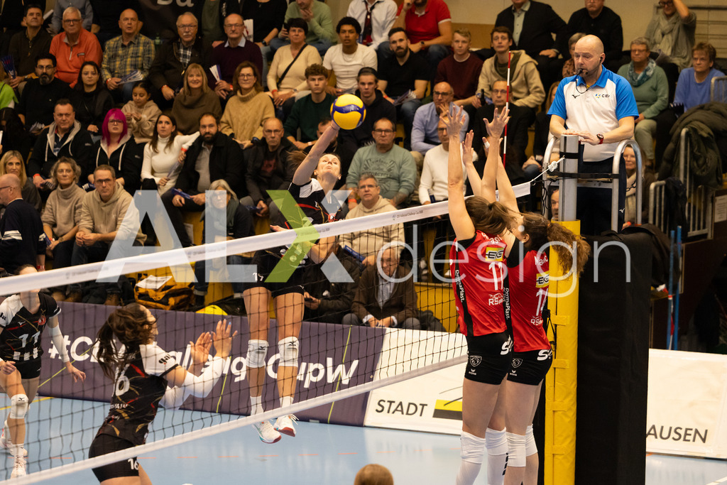 Volleyball I Frauen I Saison 2025-2026 I CEV Volleyball Challenge Cup 2026 | Women I 16th Finals I VC Kanti Schaffhausen - TJ Ostrava I 03.12.2025 | VC Kanti Schaffhausen - 11 Kateřina Holásková (CZ) – Mitte - Realisiert mit Pictrs.com