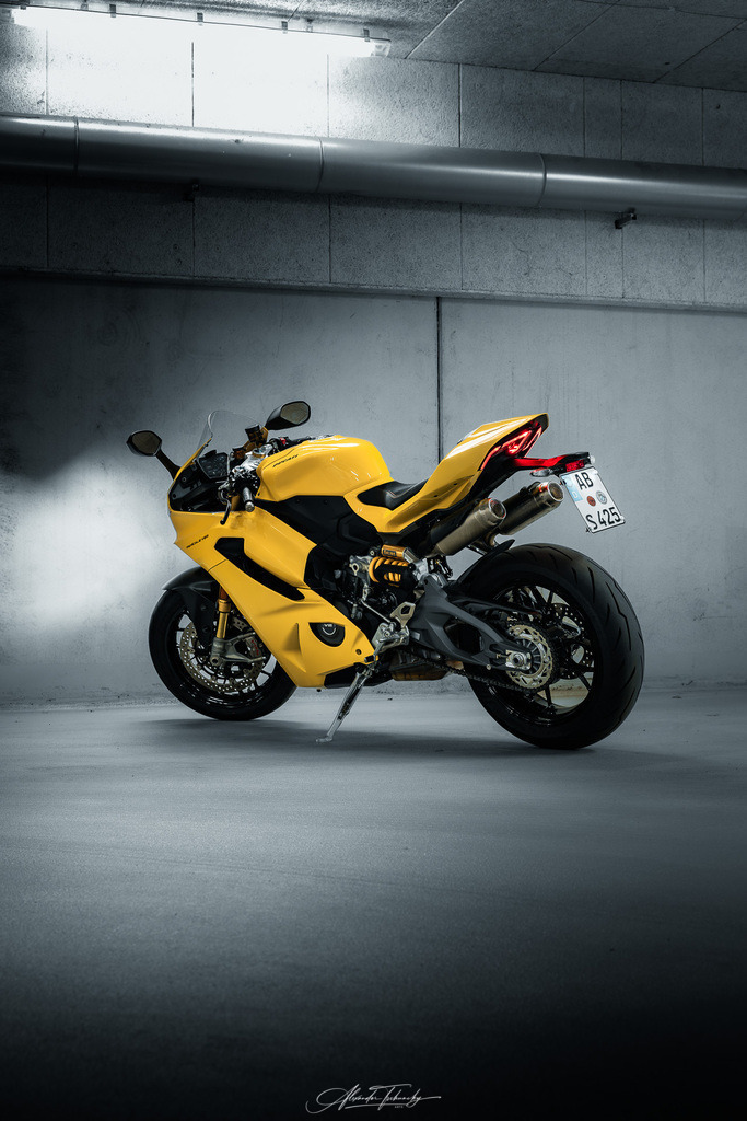 Ducati Panigake V2S | Entdecken Sie die faszinierende Welt von Alexander Tschuncky Arts: Kreative Fotografie, atemberaubende Automobilkunst und hochwertiger Bilderdruck. Lassen Sie sich inspirieren! - Realisiert mit Pictrs.com