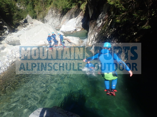 P1010024 | Bestelle die Bilder deines Berg- oder Wasser-Abenteuers mit Mountain Sports bequem von zu Hause aus direkt über unseren Online Fotoshop von pictrs.com. - Realisiert mit Pictrs.com