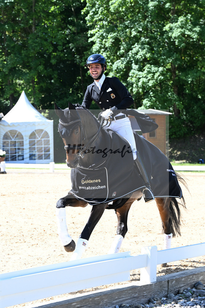Goldenes Reitabzeichen_Adrian Munoz Jurado_11254524 | hf-fotografie - Realisiert mit Pictrs.com