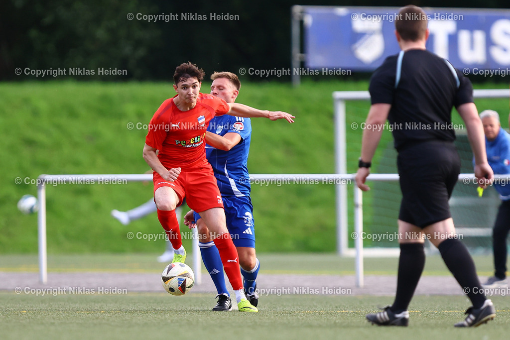 NH_TuSRotenhof_InterTürksporKiel_Testspiel_27062025 | #10 Kenneth Traulsen (TuS Rotenhof), #26 Roman Budenko (Inter Türkspor Kiel)Fußball I Herren I Freundschaftsspiel I Saison 2025-2026  I TuS Rothenhof - Inter Türkspor Kiel I 27.06.2025 I B-Platz Rotenhof