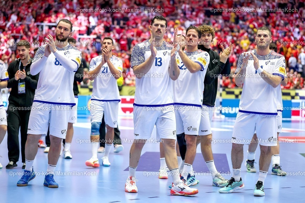 EHF18012601122 | 18.01.2026, Handball, Men's EHF EURO 2026, Portugal - Nordmazedonien, Jyske Bank Boxen in Herning, Dänemark, Preliminary Round: Abschlussjubel Portugal nach dem 29:29 gegen Nordmazedonien -  Luis Diogo Sousa Frade (Portugal #82)  Leonel Gomes Silva Fernandes (Portugal #21)  Rocha Nogueira (Portugal #13)  Antonio Antunes Baeta Rodrigues Areia (Portugal #25)  Rui Sousa Martins Silva (Portugal #14) 