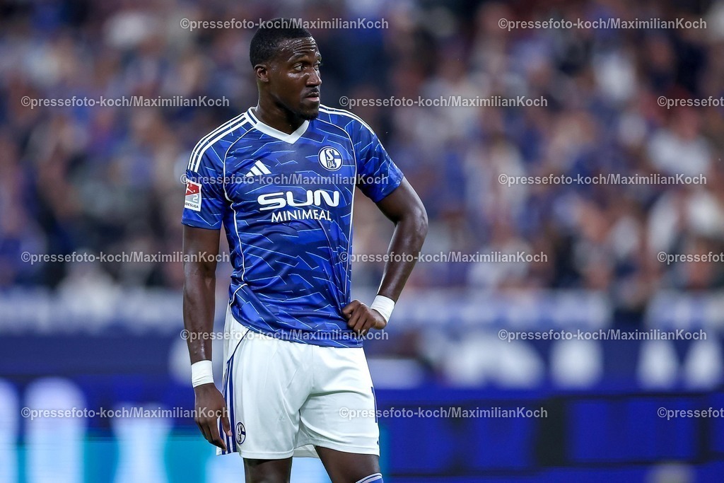S0413092501165 | 13.09.2025, Fußball, FC Schalke 04 - Holstein Kiel, 5.Spieltag, 2. Fußball Bundesliga, Veltins-Arena Gelsenkirchen, Saison 2025 2026: Bryan Lasme (Schalke04 #11) DFB regulations prohibit any use of photographs as image sequences and or quasi-video.