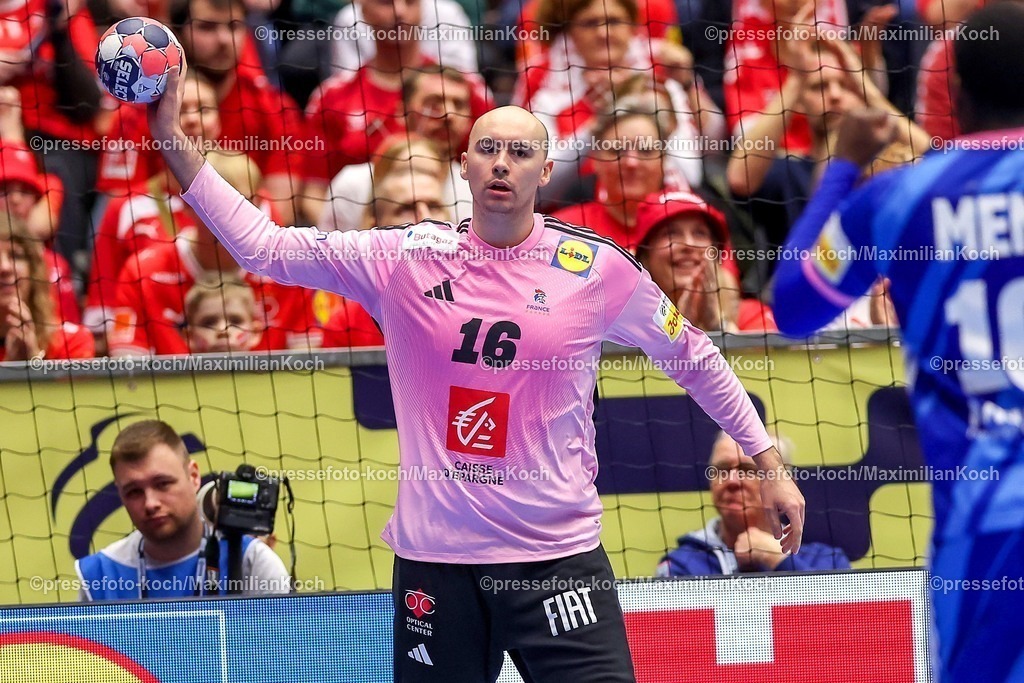 EHF24012601045 | 24.01.2026, Handball, Men's EHF EURO 2026, Frankreich - Portugal, Jyske Bank Boxen in Herning, Dänemark, Main Round:  Charles Bolzinger (France #16)