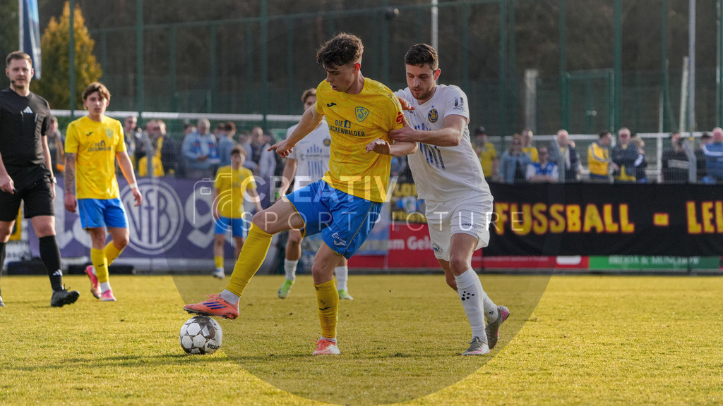 Fußball, Herren, Saison 2025/2026, Regionalliga Nordost, 24. Spieltag, FSV 63 Luckenwalde vs. 1.FC Lokomotive Leipzig, Samstag 28.02.2026, Werner-Seelenbinder-Stadion Luckenwalde, | Fußball, Herren, Saison 2025/2026, Regionalliga Nordost, 24. Spieltag, FSV 63 Luckenwalde vs. 1.FC Lokomotive Leipzig, Samstag 28.02.2026, Werner-Seelenbinder-Stadion Luckenwalde, Im Bild: Tim Maciejewski (l. Luckenwalde) und Rilind Kabashi (r. Leipzig) - Realisiert mit Pictrs.com