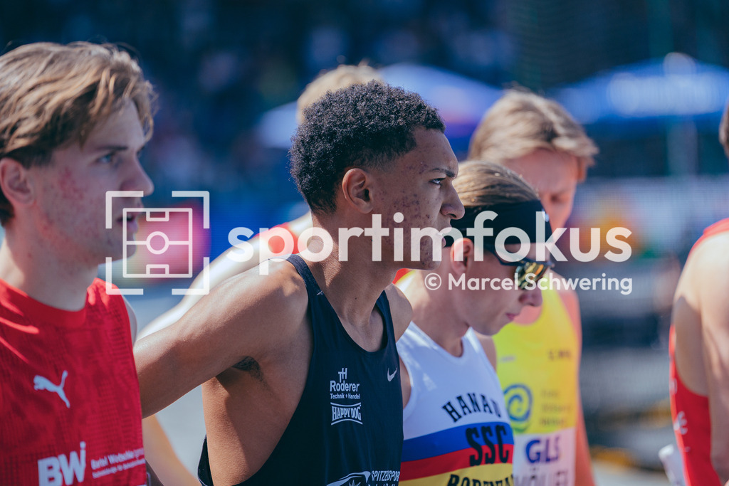 Deutsche Meisterschaften der Frauen und Männer 2026 | Noah Cais, Laufgemeinschaft Wehringen, 1500-Meter-Lauf, Halbfinale, Deutsche Meisterschaften der Frauen und Männer 2026, Lohrheidestadion Bochum-Wattenscheid, 25.07.2026. Foto: Marcel Schwering / sportimfokus - Realisiert mit Pictrs.com