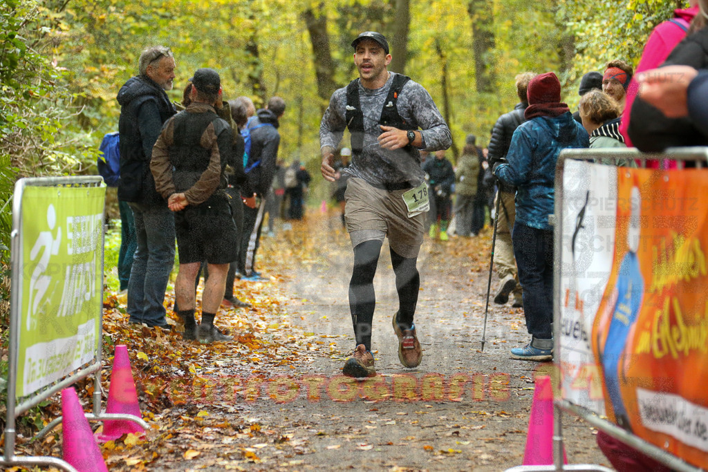 251026_1306_EX1_2525 | Sportfotografie im Rhein-Sieg Kreis, Köln, Bonn, NRW, Rheinland Pfalz, Hessen, etc. Unser Tätigkeitsfeld umfasst den Laufsport vom Volkslauf über den Marathon, Duathlon, Triathon bis zum Ultralauf wie Kölnpfad Ultra oder Schindertrail.