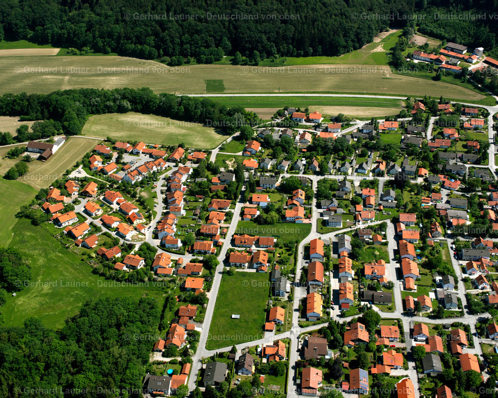 2600873 | WALD A.D.ALZ 09.06.2006 Wohngebiet einer Einfamilienhaus- Siedlung  in Wald a.d.Alz im Bundesland Bayern, Deutschland // Single-family residential area of settlement  in Wald a.d.Alz in the state Bavaria, Germany Foto: Gerhard Launer