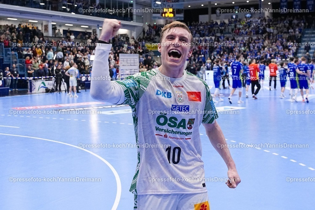 xYDRx14122501056 | 14.12.2025, xydrx, Handball, 1.HBL, VfL Gummersbach - SC Magdeburg, Schwalbe-Arena: Gisli Kristjansson (SC Magdeburg #10) bejubelt den SiegPhoto: xYannisxDreimannxPressefotoKochx