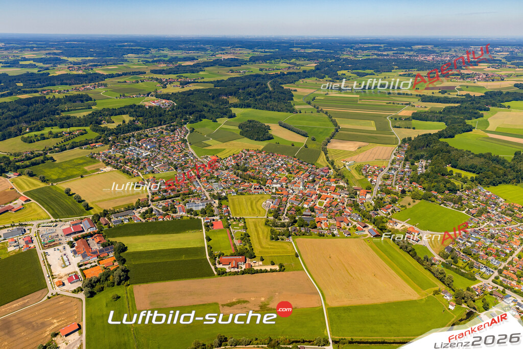 Luftaufnahme von Aßling Vs Google Maps- Die Luftaufnahme wurde 2025 vom UL-Flugzeug heraus erstellt ( keine Drohne ) - Hochauflösende Luftaufnahme - für professionelle Ausdrucke geeignet. Die Geschenkidee !Mit Lizenz und Bildrechte bestellbar