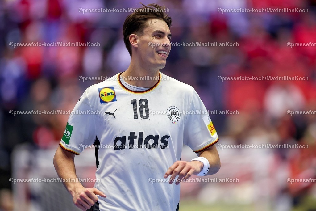 EHF22012601113 | 22.01.2026, Handball, Men's EHF EURO 2026, Deutschland - Portugal, Jyske Bank Boxen in Herning, Dänemark, Main Round:  Julian Köster (Germany #18)  jubelnd