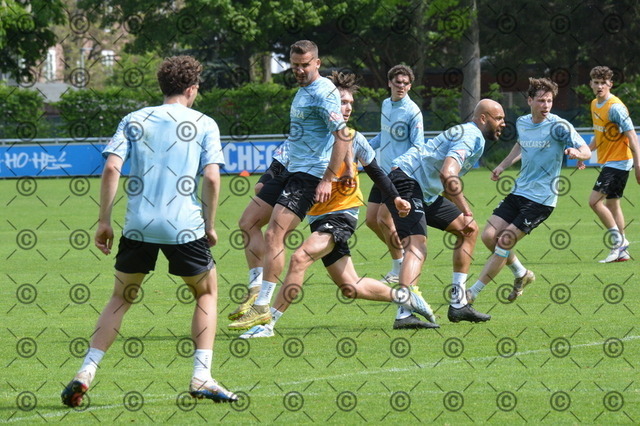 RGE_9477 | Hertha BSC, 2.Bundesliga, Herren, Training, Saison 2025/26, von li. Paul Seguin ( Hertha BSC ), Kennet Eichhorn ( Hertha BSC ), John Anthony Brooks ( Hertha BSC ),  Montag 04.05. 2026,   Fotograf:   Ralf Gebhardt - Realisiert mit Pictrs.com