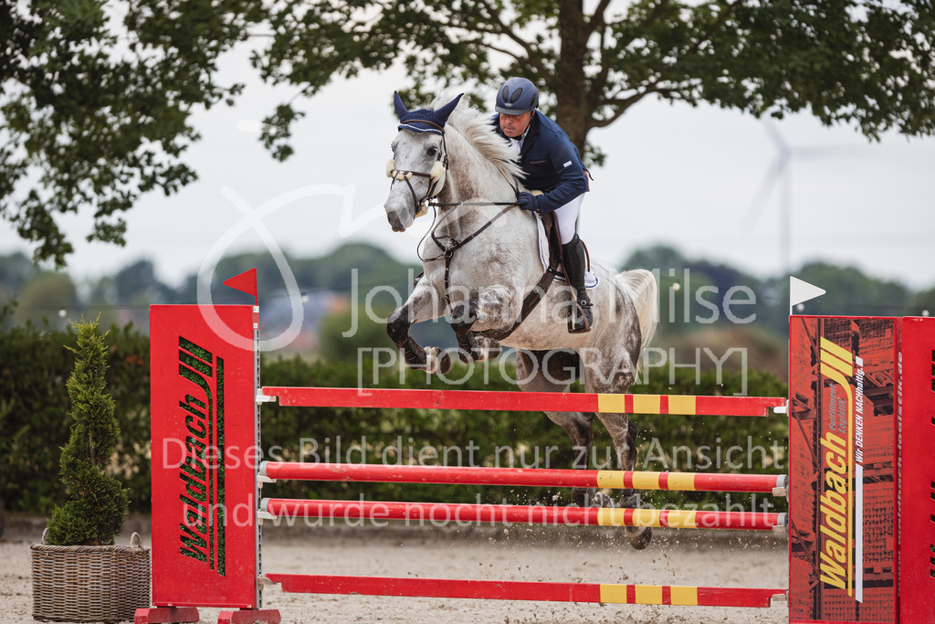 240614_Lemwerder_M2-Springen-463 | Deine schönsten Turniermomente als professionelle Fotos! Entdecke hochwertige Pferdesport-Fotografie im Online-Shop. Jetzt Fotos finden & bestellen!