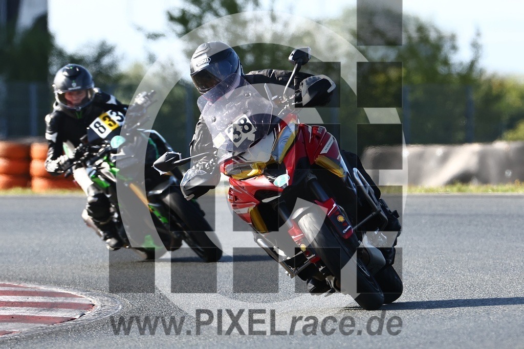 0833-20240910_05941 | Schöne Erinnerungen an spannende Momente - das festzuhalten ist unser Job. PIXELrace.de ist seit 2003 auf den Rennstrecken Europas unterwegs um die Action draußen beim Fahren und die wunderbare Stimmung imm Fahrerlager für euch einzufangen.
