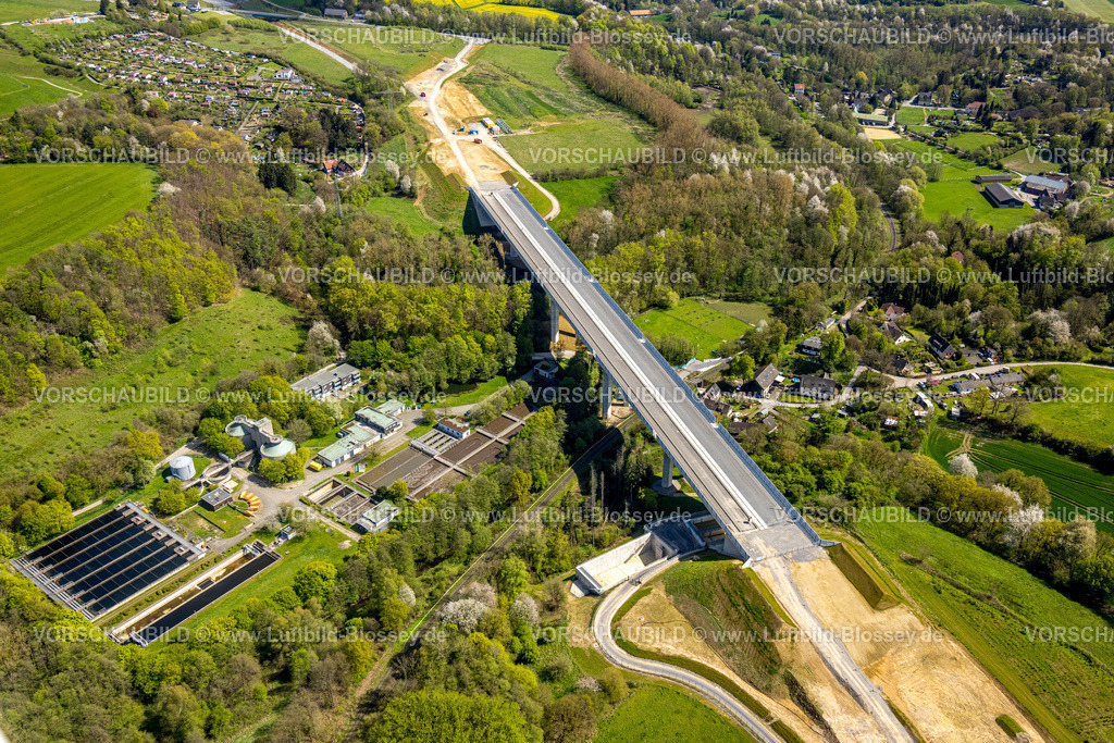Heiligenhaus230407663 | Luftbild, Baustelle Angerbachtalbrücke, Autobahnneubauabschnitt der A44, Lückenschluss zwischen Ratingen-Ost und Velbert, Klärwerk Angertal, Heiligenhaus, Ruhrgebiet, Nordrhein-Westfalen, Deutschland