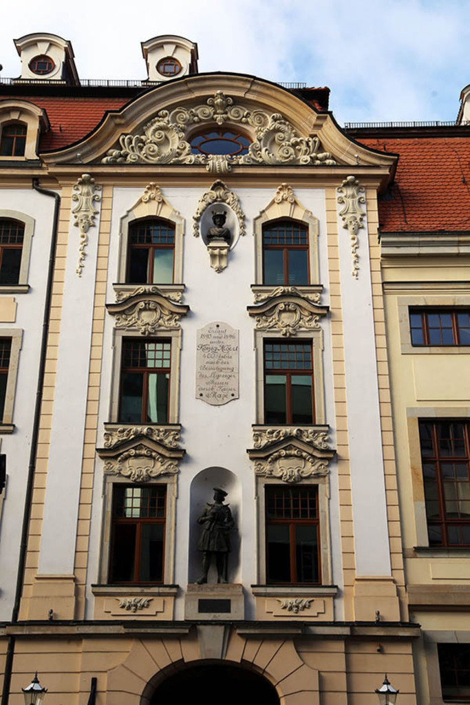 Foto: Leipzig - Kaiser-Maximilian-Denkmal | Das Team hinter BILDLEXIKON LEIPZIG bündelt historische wie aktuelle Informationen über die Stadt Leipzig in Text und Bild auf einer Plattform und stellt diese der interessierten Öffentlichkeit zur Verfügung.