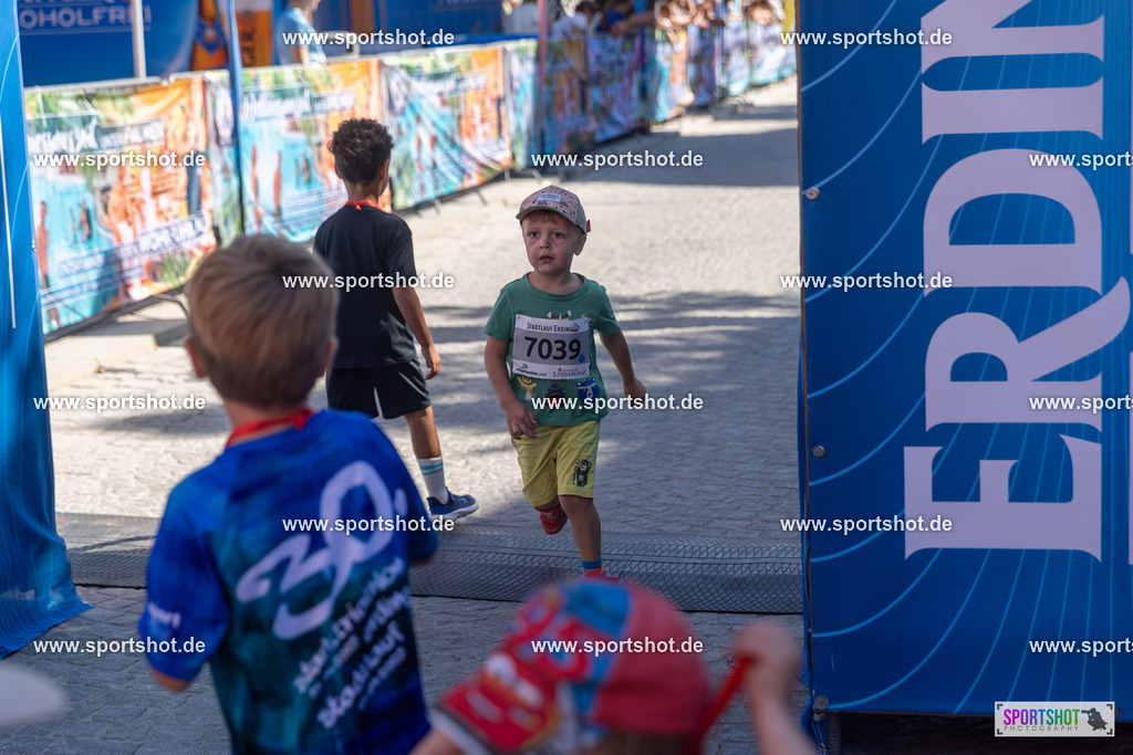 VJ__2949 | Stadtlauf Erding 2025 #stadtlauferding #erdingstadtlauf #stadtlauf_erding #laufmotivation #trisporterding #yourpictrs #sportshot_your_pictrs