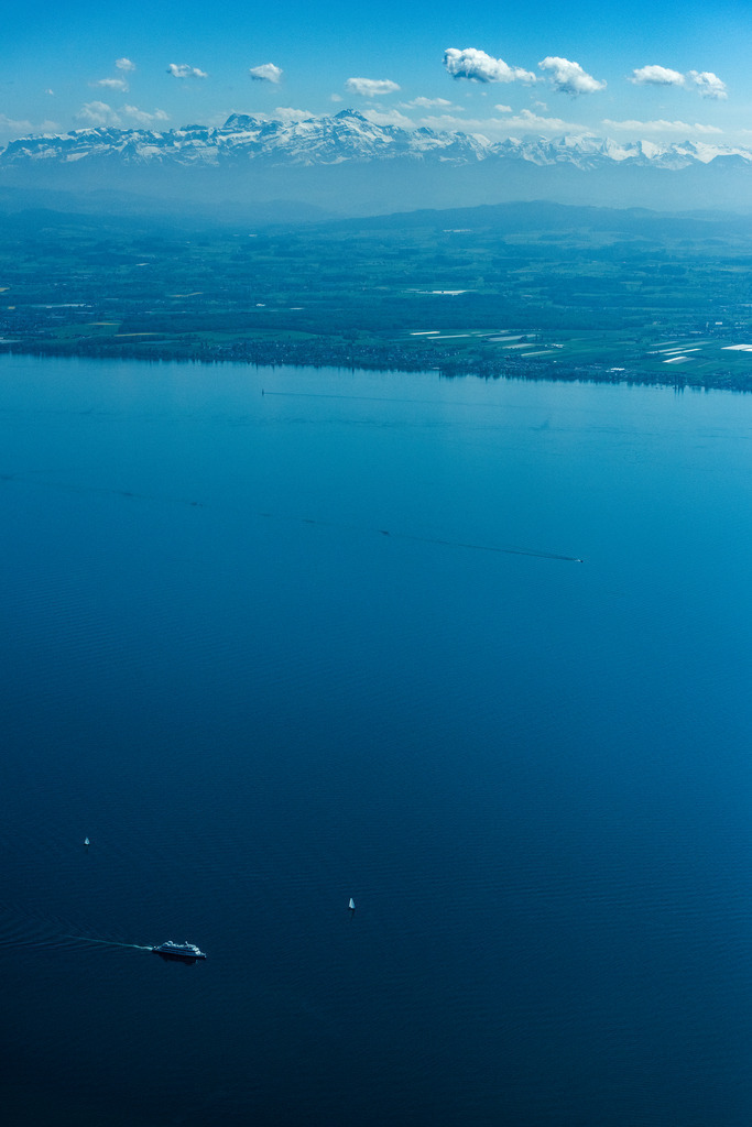 dr__0012197.jpg | UTTWIL 10.05.2017 Uferbereiche am Seegebiet des Bodensees  in Friedrichshafen im Bundesland Baden-Württemberg, Deutschland. // Riparian areas on the lake area of Bodensees  in Friedrichshafen in the state Baden-Wuerttemberg, Germany. Foto: Daniel Reiter