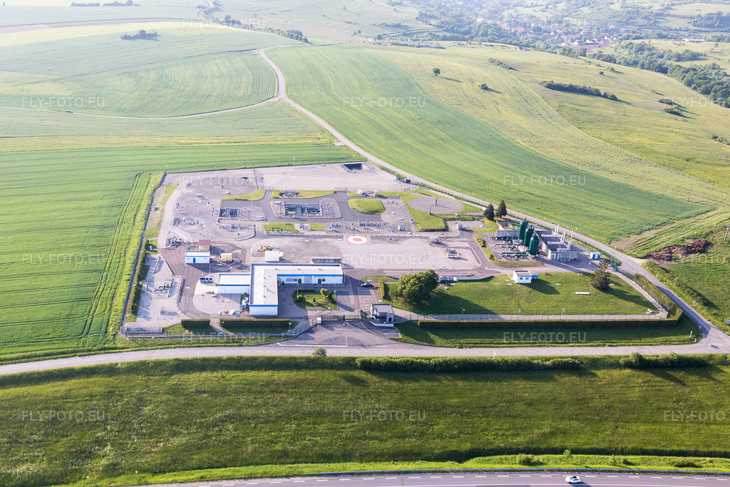 Vue aérienne: Station-service Gaz à Obergailbach dans le département Moselle, France. Photo: IMG_107326.jpg prise le 19/05/2018 par Werner Riehm/FLY-FOTO.eu – Résolution de l'original: 5472 x 3648 px