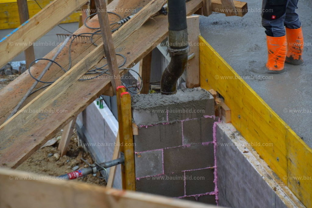 bib-lg04-betonarbeiten-0358 | Nach LV-Leistungsgruppen sortierte Detailfotos über den Bau eines Hauses. Alle Hausbau-Bilder direkt vom Urheber und Autor der Website Haus-Selber-Bauen.com