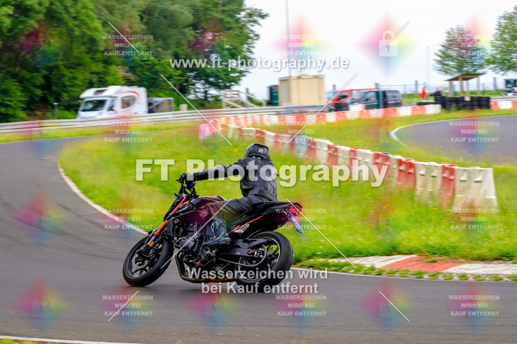 VBK-7916 | Hier findet Ihr Bilder von Touristenfahrten auf der Nürburgring Nordschleife oder von anderen Veranstaltungen die ich besucht habe. Viel Spass beim Durch Schauen 