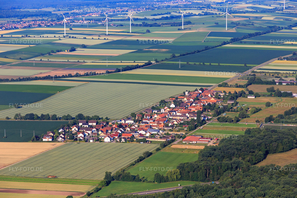 Luftbild: Dorfansicht aus Osten im Ortsteil Minderslachen in Kandel im Bundesland Rheinland-Pfalz in Deutschland. Foto: IMG_007823.jpg vom 21.06.2020 durch Werner Riehm/FLY-FOTO.de