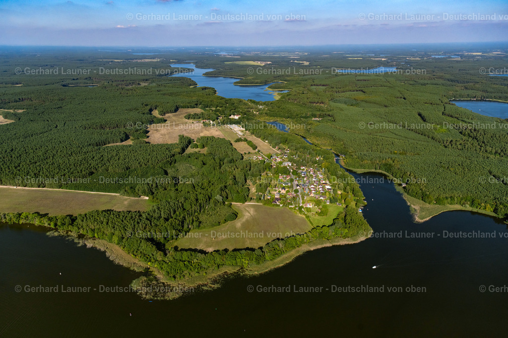4062350 | FLEETH 08.09.2021 Uferbereichs- Landschaft am Gebiet der Seenkette Vilzsee - Mössensee in Fleeth im Bundesland Mecklenburg-Vorpommern, Deutschland. // Waterfront landscape on the lake Vilzsee - Moessensee in Fleeth in the state Mecklenburg - Western Pomerania, Germany. Foto: Gerhard Launer