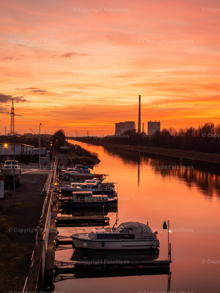 Yachthafen Hamm | Hamm hat auch einen Yachthafen, gelegen am Datteln-Hamm-Kanal in Hamm-Herringen. Natürlich waren wir perfekt zum Sonnenuntergang mit der Kamera unterwegs. - Realisiert mit Pictrs.com