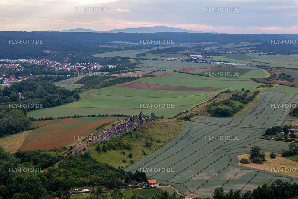 Teufelsmauer (Königsstein) https://www.ausflugsziele-harz.de | Luftbild: Teufelsmauer (Königsstein) https://www.ausflugsziele-harz.de im Ortsteil Weddersleben in Thale im Bundesland Sachsen-Anhalt in Deutschland. Foto: IMG_136409.jpg vom 16.06.2023 durch ©2025 Werner Riehm fly-foto.de/copyright - Realisiert mit Pictrs.com