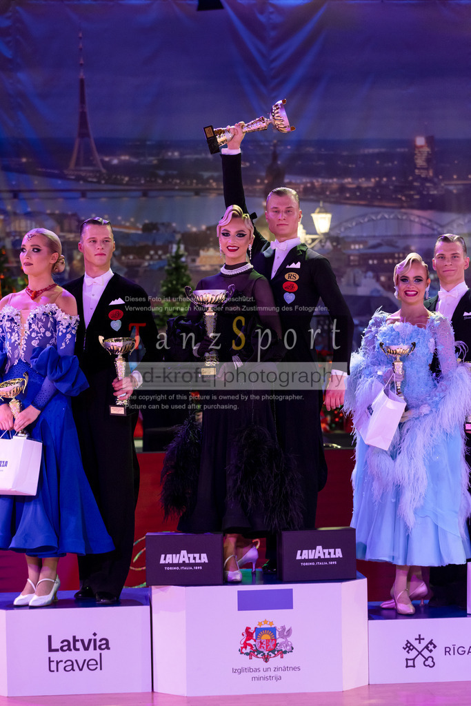 20241215_WDSF_Int_Open_Std-Riga-9981 | Tanzsportbilder, Standardtanz, Lateintanz, WDSF, DTV, LTVB, dancecomp, goc, hessen tanzt, blaues band der spree, walzer, tango, wiener walzer, slowfox, quickstepp, samba, rumba, cha-cha-cha, paso doble. jive, hd-kroft photography, turniertanzsport