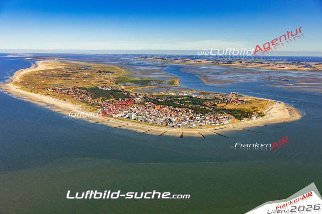Aktuelles Luftbild von  Norderney - Die Luftaufnahme wurde 2022 mittels UL-Flugzeug erstellt ( keine Drohne ) - hochauflösende Kamera-Systeme von  Canon -Beste Qualität - Für grossformatige Ausdrucke geeignet. Die Geschenkidee !